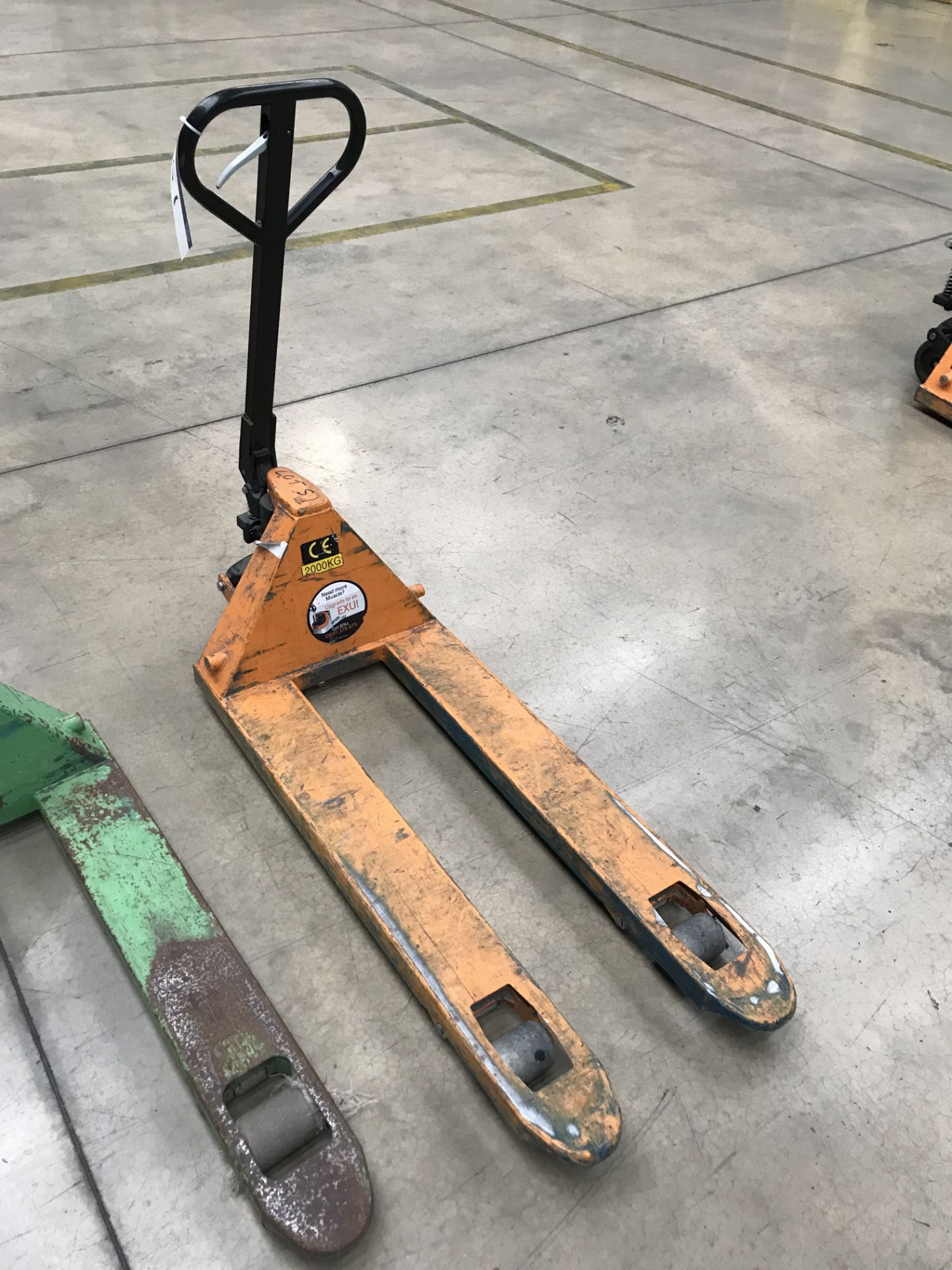 2000kg Hydraulic Pallet Truck