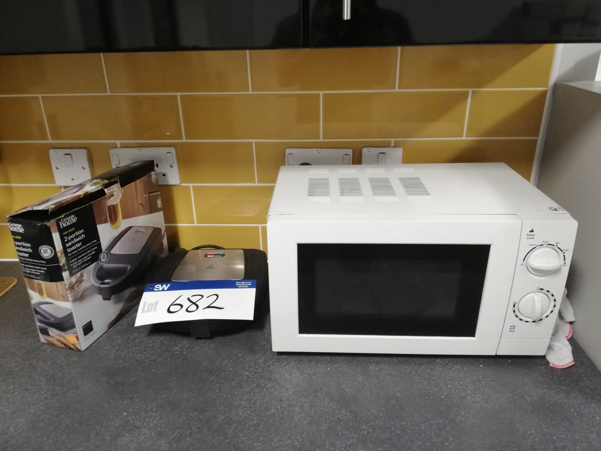 Microwave, Sandwich Toaster, Kettle and loose cont