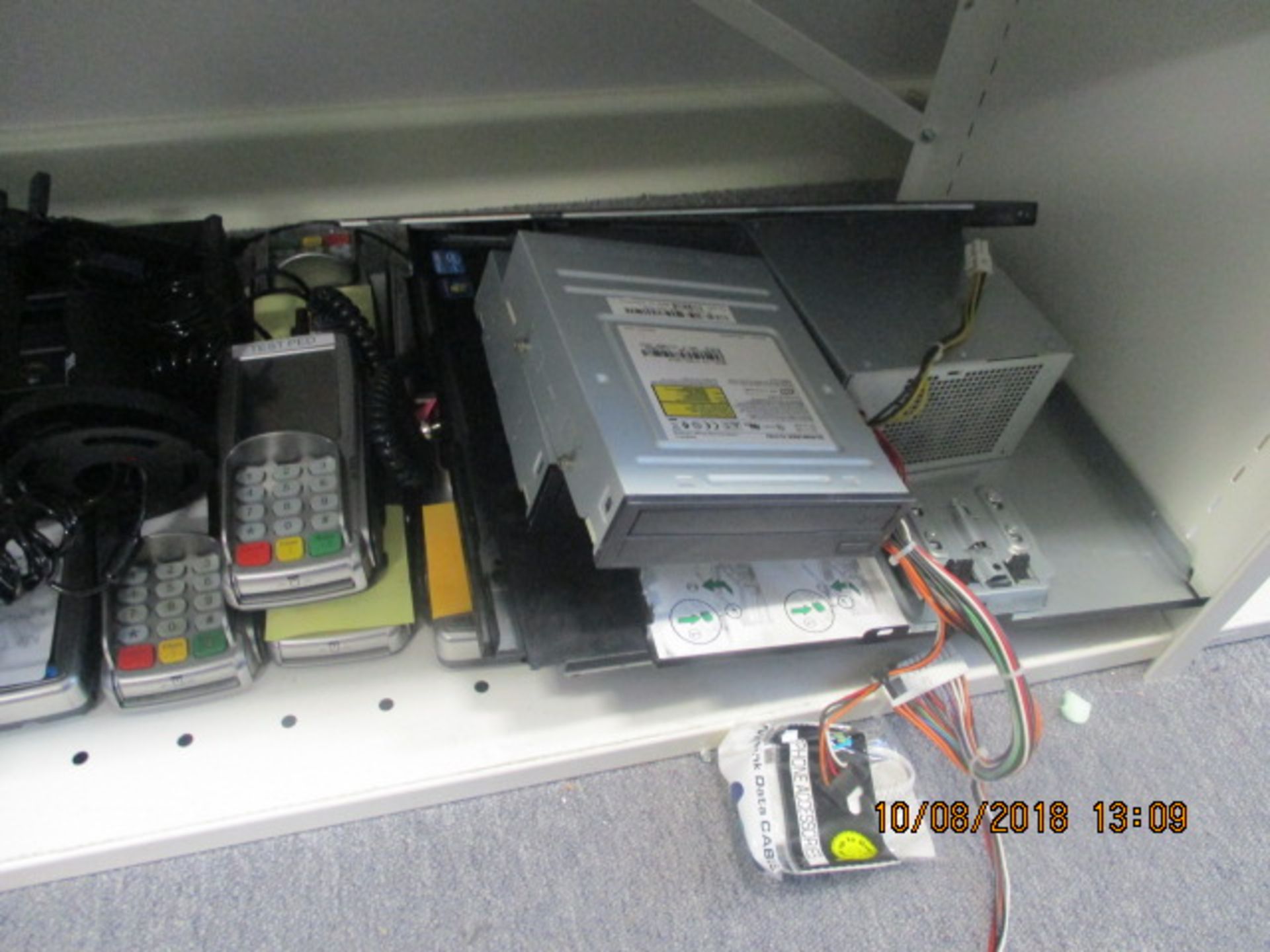 Assorted IT Spares, as set out on bottom shelf - Bild 2 aus 2