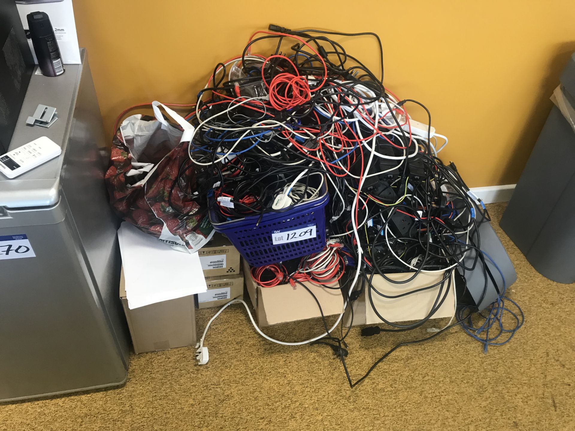 Quantity of IT Cabling and Power Cables as set out