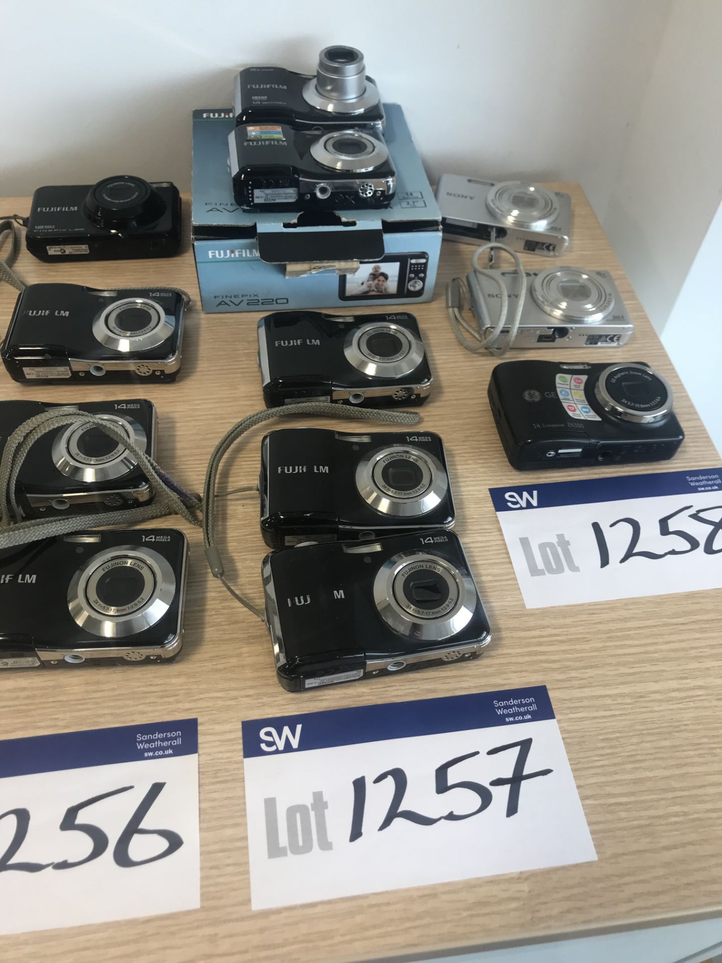 5 x Assorted Fujifilm 14 Megapixel Digital Cameras