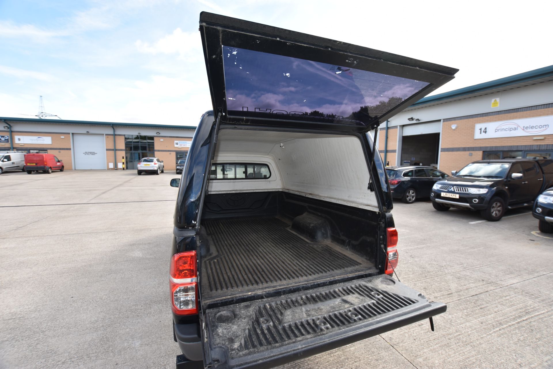 Toyota Hilux Active D-4D 144 Single Cab 4x4 Pick Up, registration no. LL15 JVC, date first - Image 5 of 7