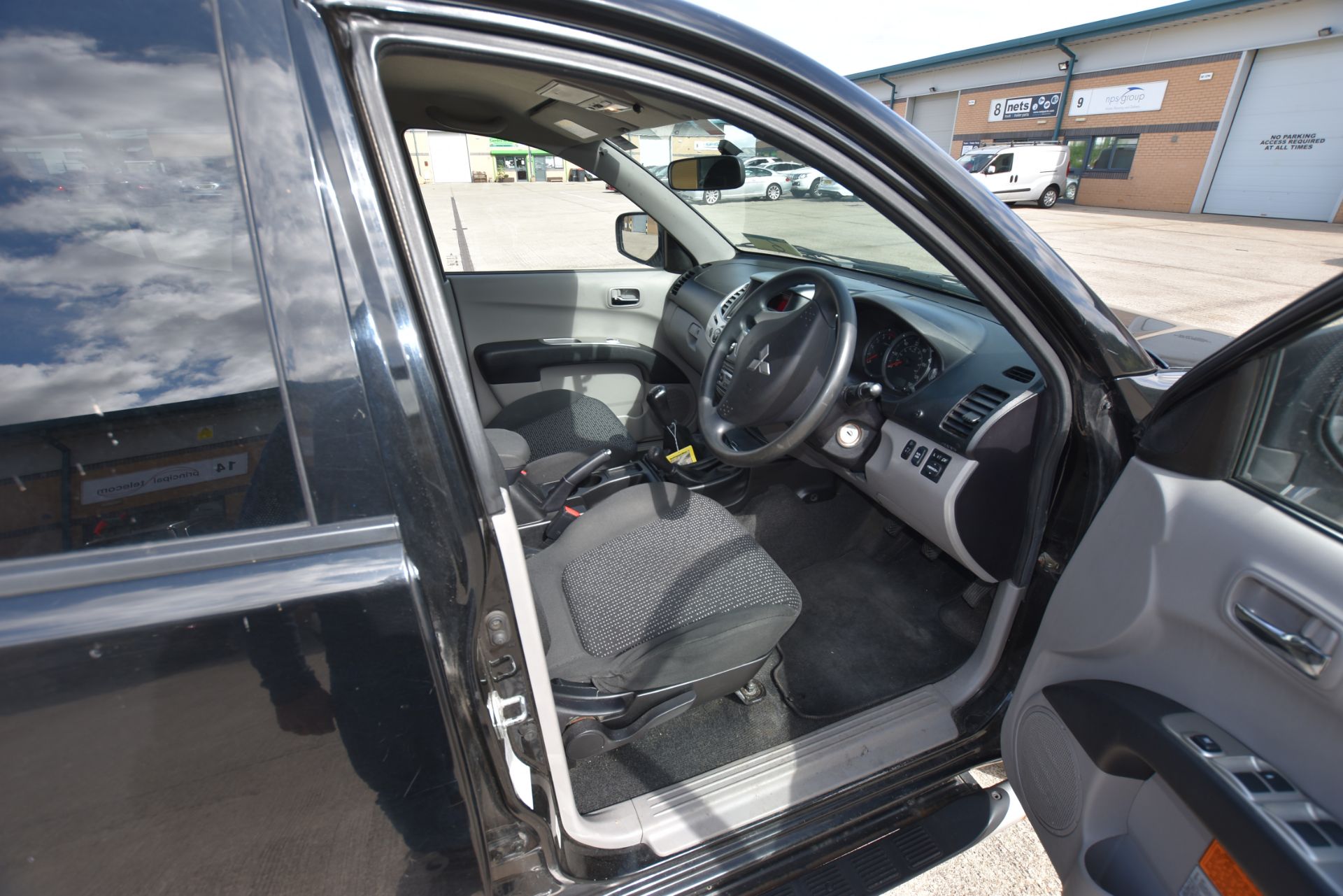 Mitsubishi L200 Trojan Double Cab DI-D 4x4 Pick Up, registration no. LR13 KPE, date first registered - Image 6 of 8