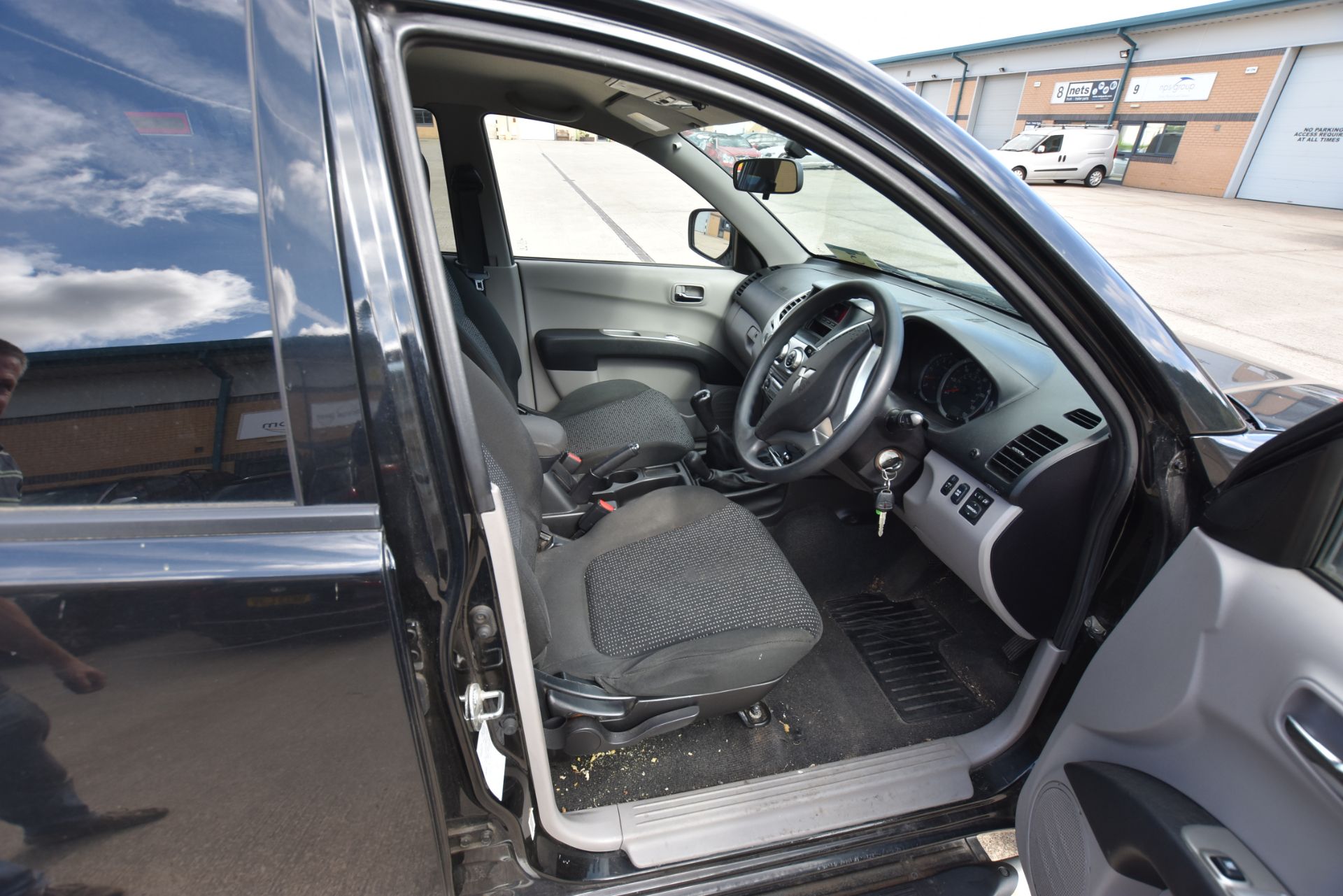 Mitsubishi L200 Trojan Double Cab DI-D 4x4 Pick Up, registration no. LR13 KOV, date first registered - Image 6 of 8