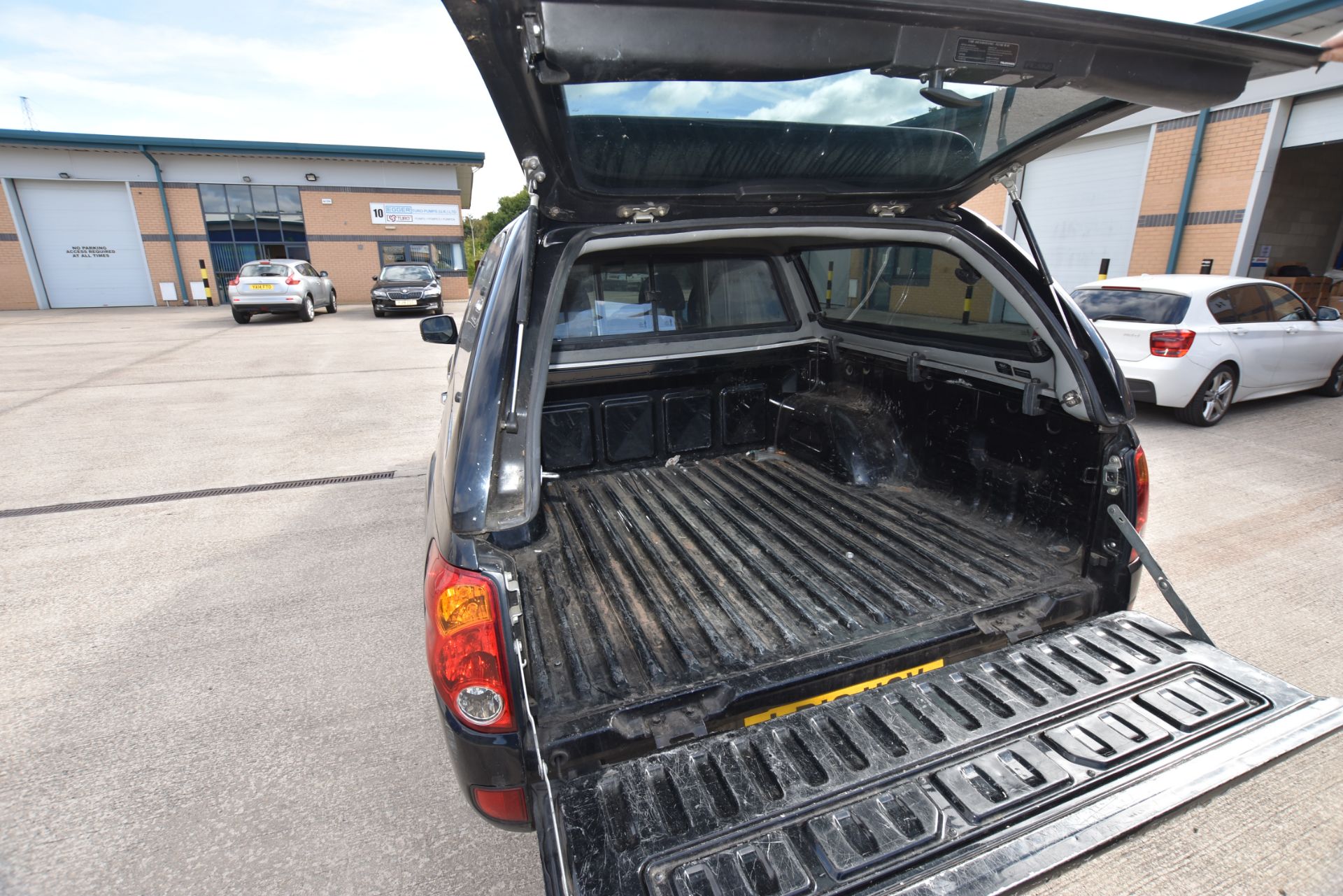 Mitsubishi L200 Trojan Double Cab DI-D 4x4 Pick Up, registration no. LR13 KOV, date first registered - Image 5 of 8