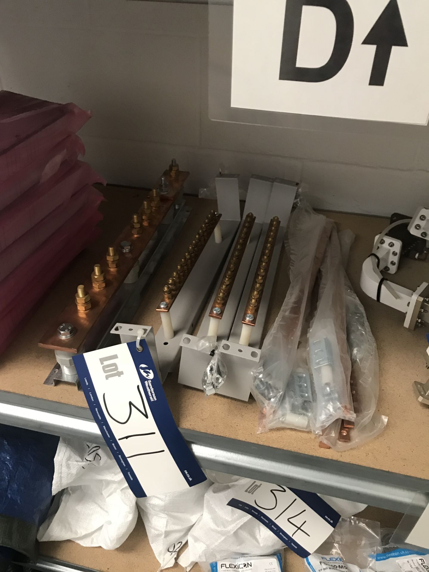 4 x Assorted Earth Rack Fittings and Earth Bars