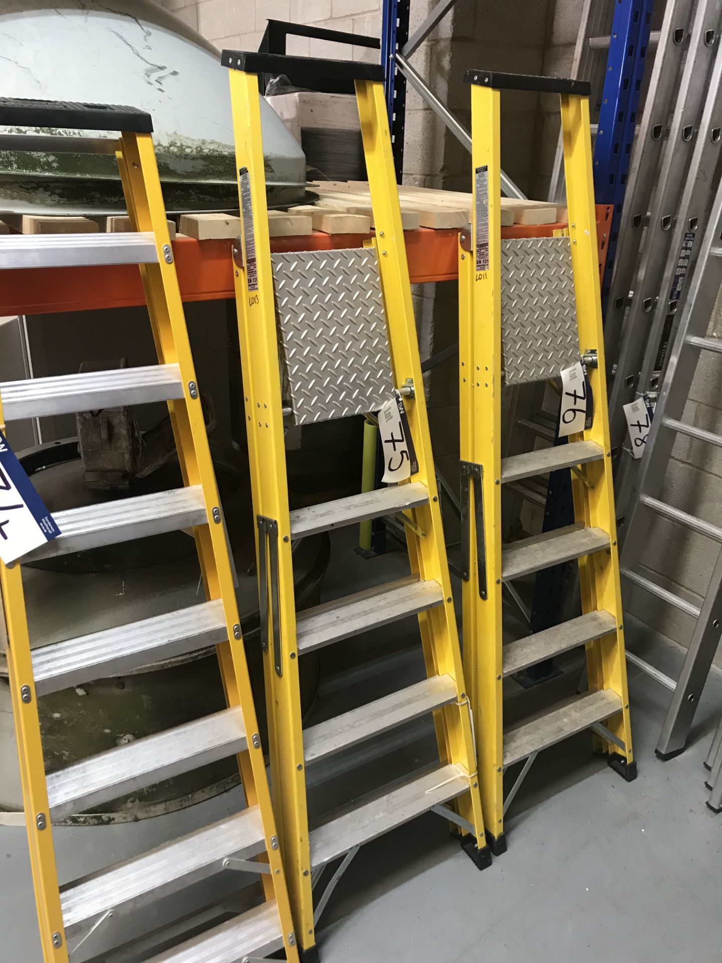 TB Davies Four Rung Fibreglass Stepladder (platform height 1.25m)