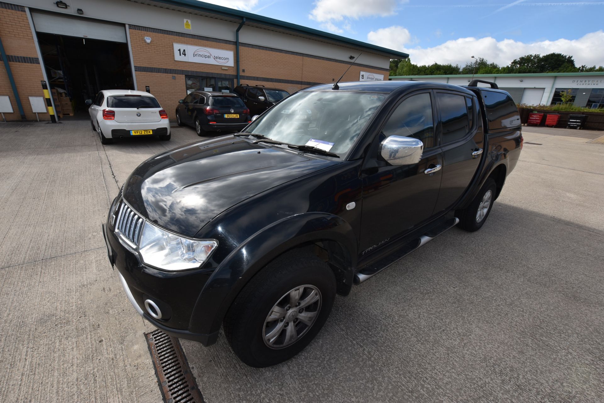 Mitsubishi L200 Trojan Double Cab DI-D 4x4 Pick Up, registration no. LR13 KOW, date first registered