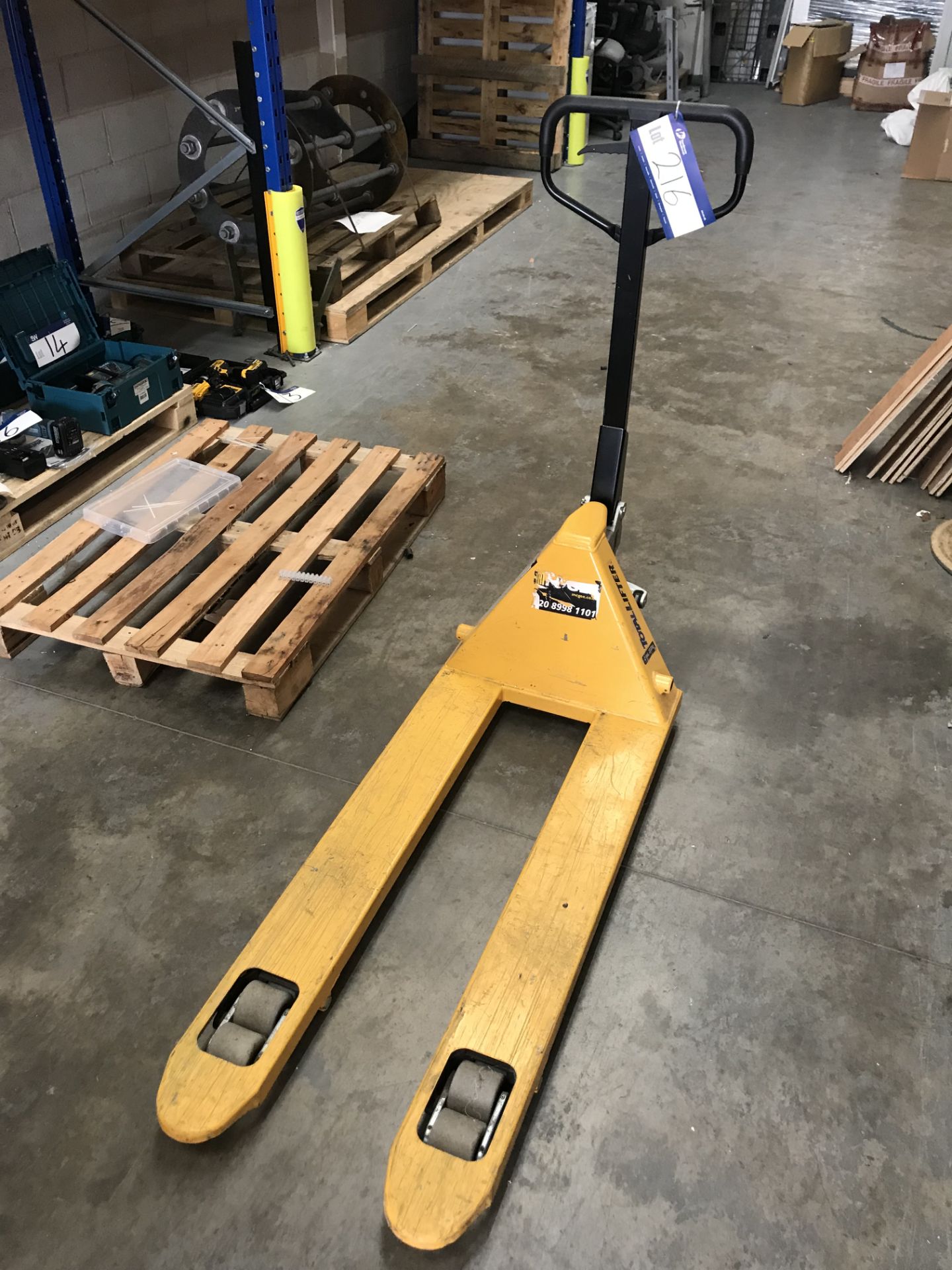 Total Lifter 2500kg Hydraulic Pallet Truck