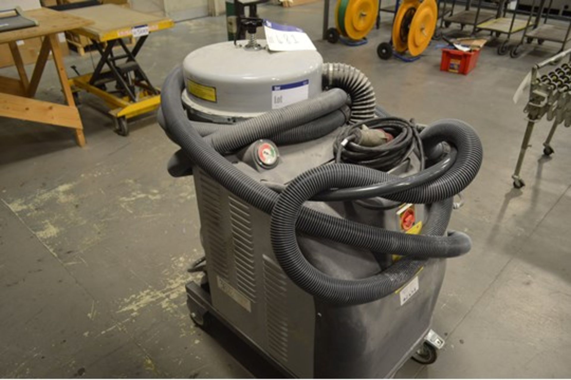 2016 Nilfisk CTS22 LC Z22 INDUSTRIAL VACUUM CLEANE