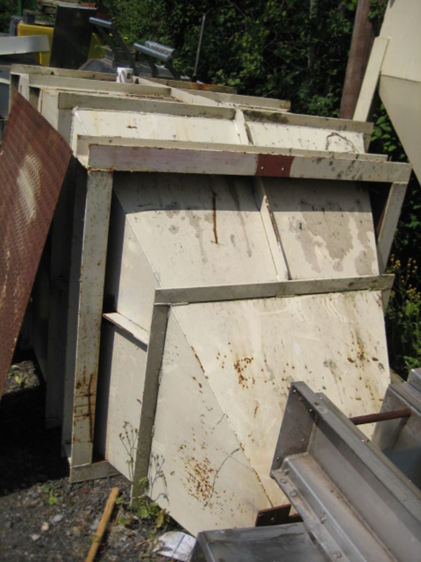 Mild Steel Hopper, hopper has vertical side and th