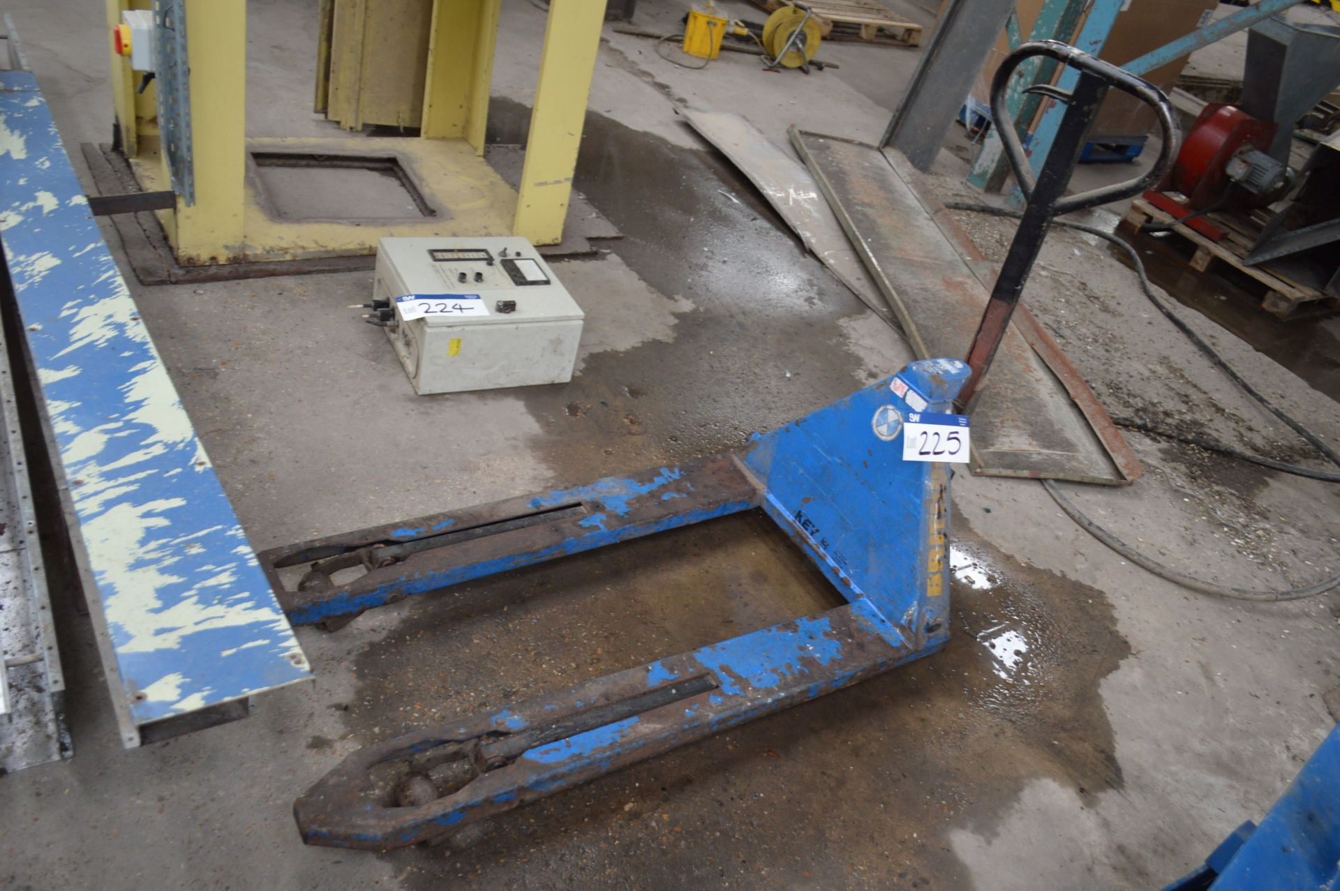 Britruck 1500kg Hand Hydraulic Pallet Truck. Item