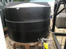 2000 Litre Tank, on stand