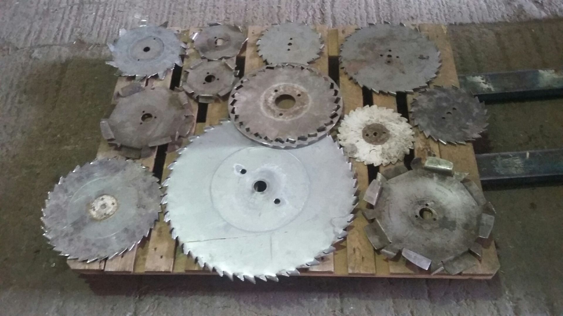 11 Various Sized Stainless Steel Saw Toothed Agita - Bild 2 aus 2