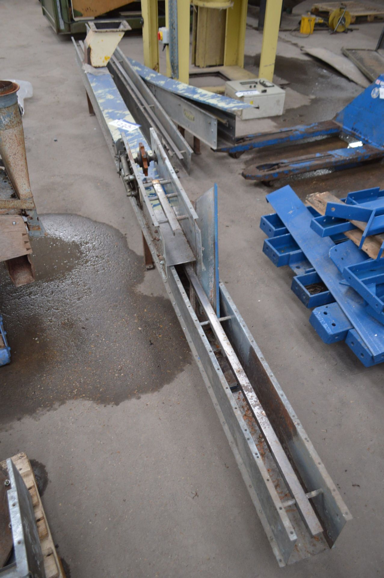 Carier 125mm wide Chain & Flight Conveyor Sections
