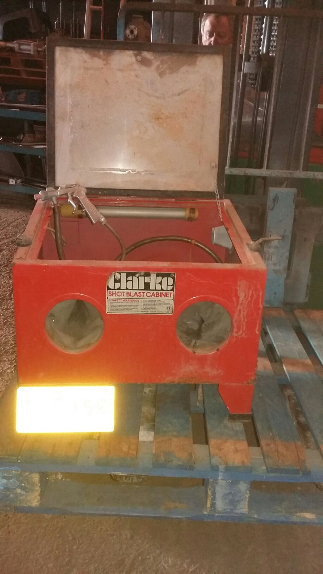 Clarke Bench Top Sand Blast Cabinate, with rubber