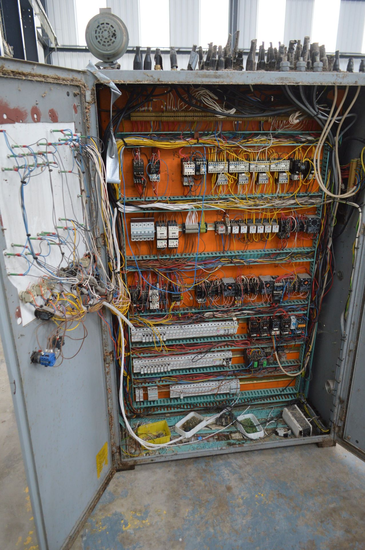 Double Door Control Panel. Item located in Alford - Bild 2 aus 2