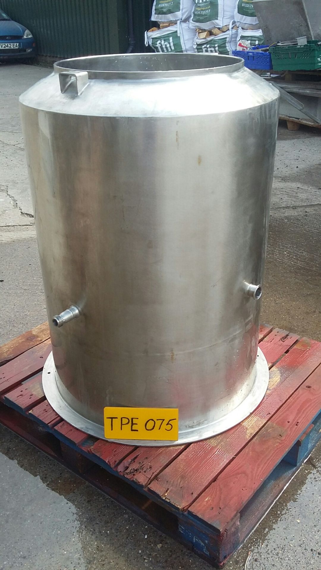 Stainless Steel Vertical Polished Tank, 120 Lets,