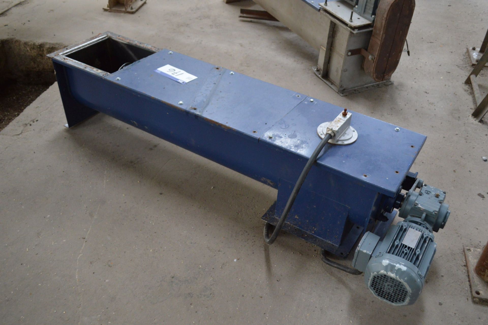 300MM SCREW CONVEYOR, approx. 1.8m long, with gear - Bild 2 aus 2