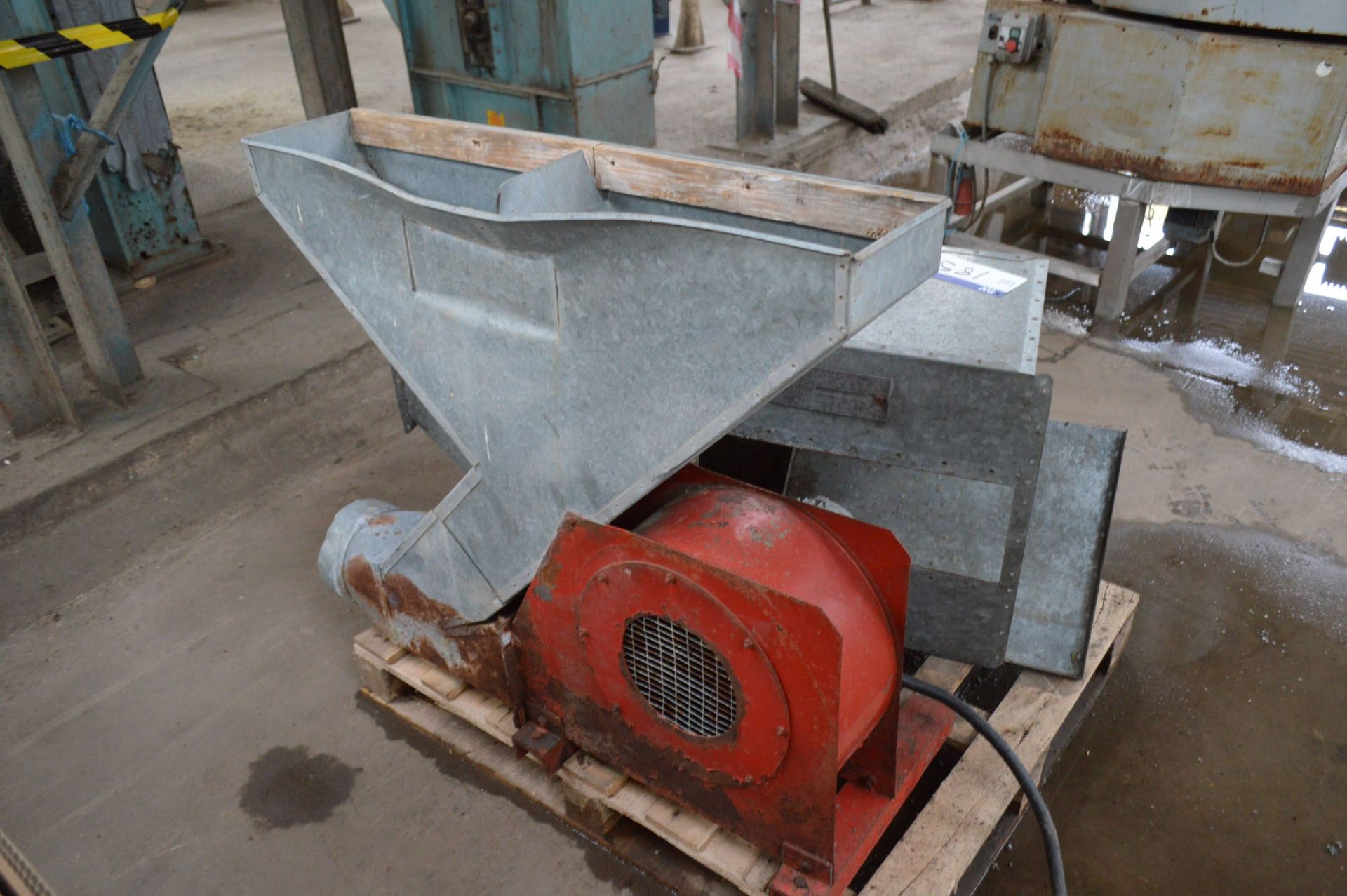 Centrifugal Fan, with ducting on pallet. Item loca - Bild 2 aus 2