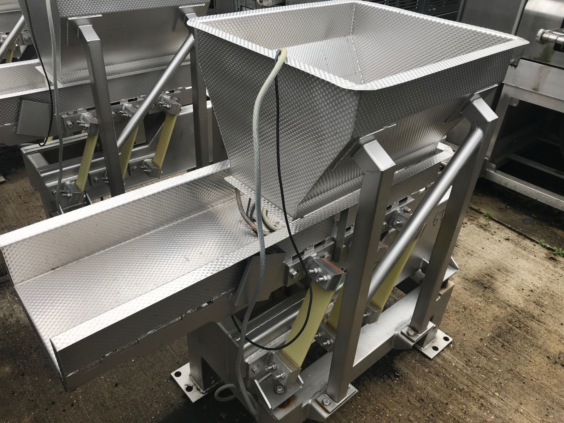 Stainless Steel Vibratory Feeder, with infeed chut