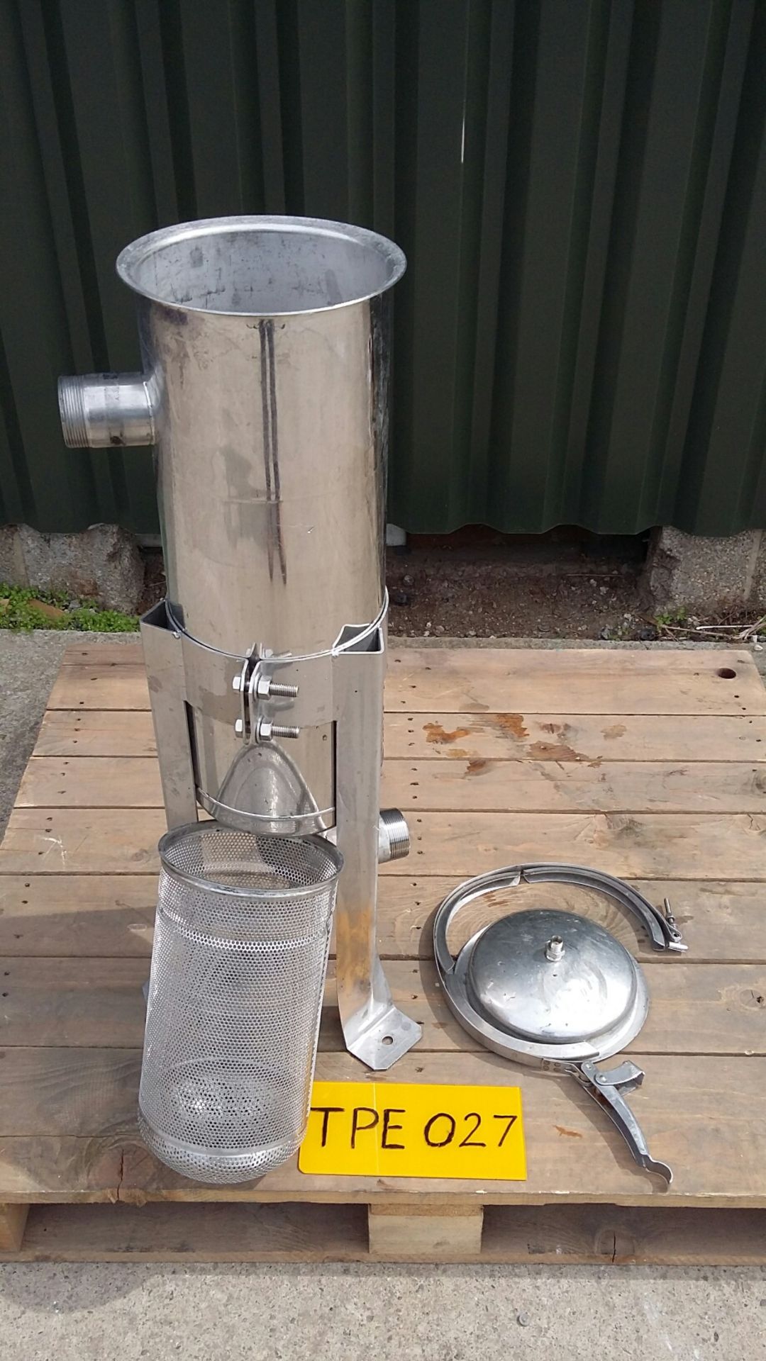 200mm Stainless Steel Vertical Basket Filter, on l