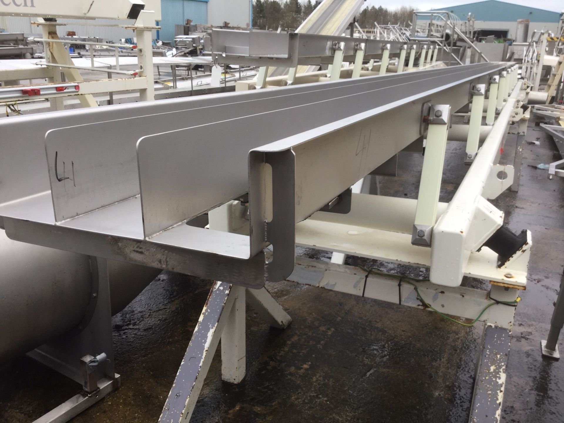 FMC Vibratory Conveyor, 3-lane each 350 mm wide