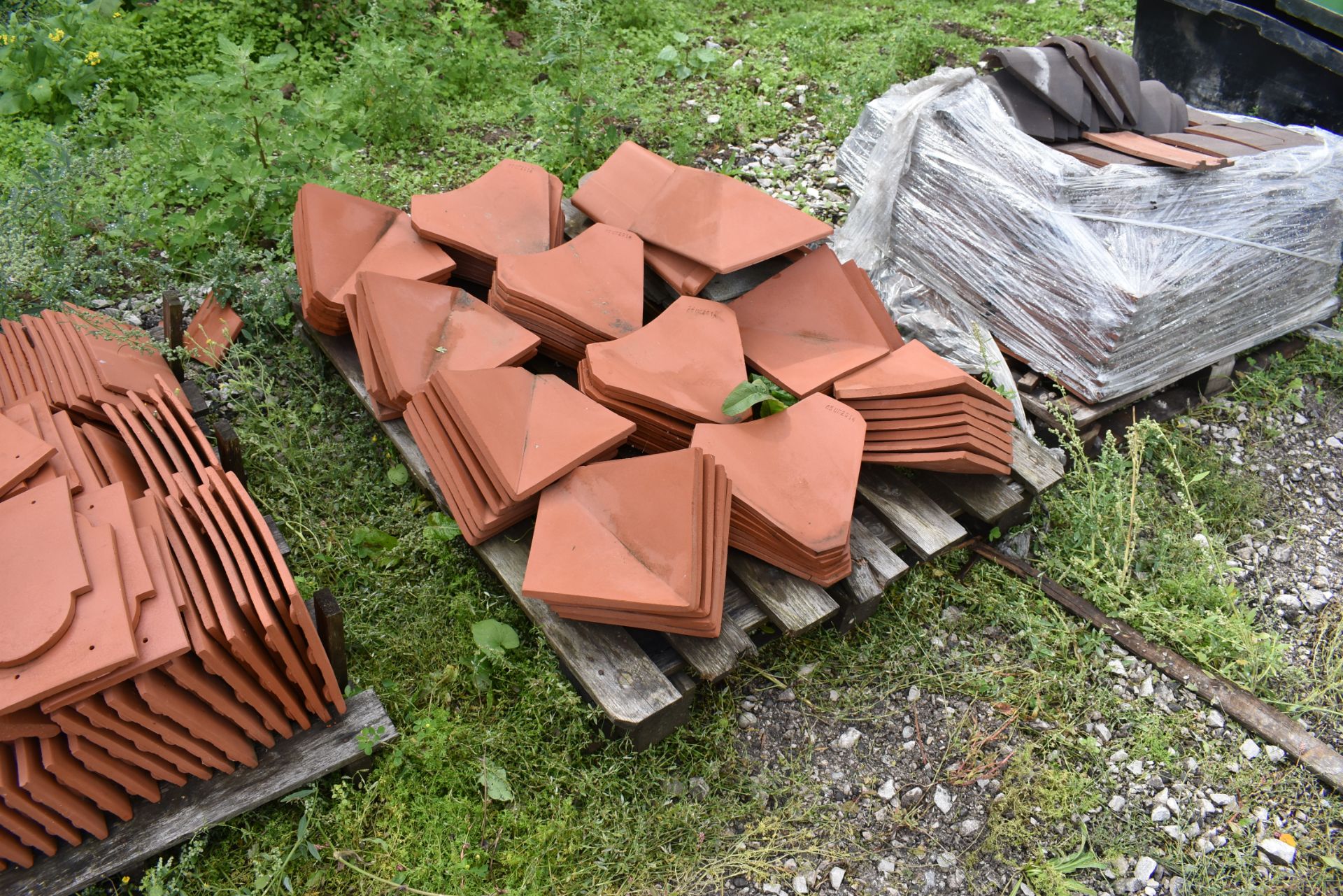 4 Pallets of Assorted Roof Tiles - Image 4 of 5