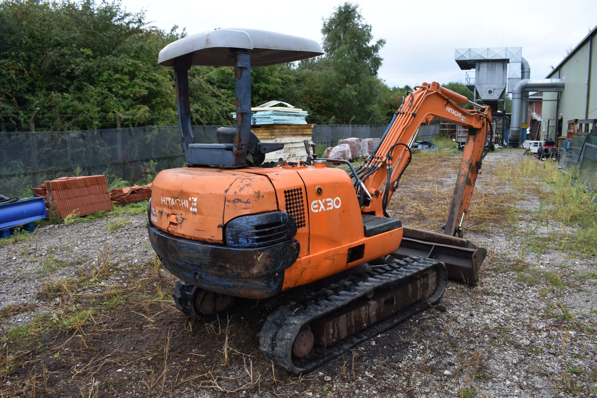 Hitachi EX30-2 Hydraulic Excavator c/w 1200mm Buck - Image 2 of 8