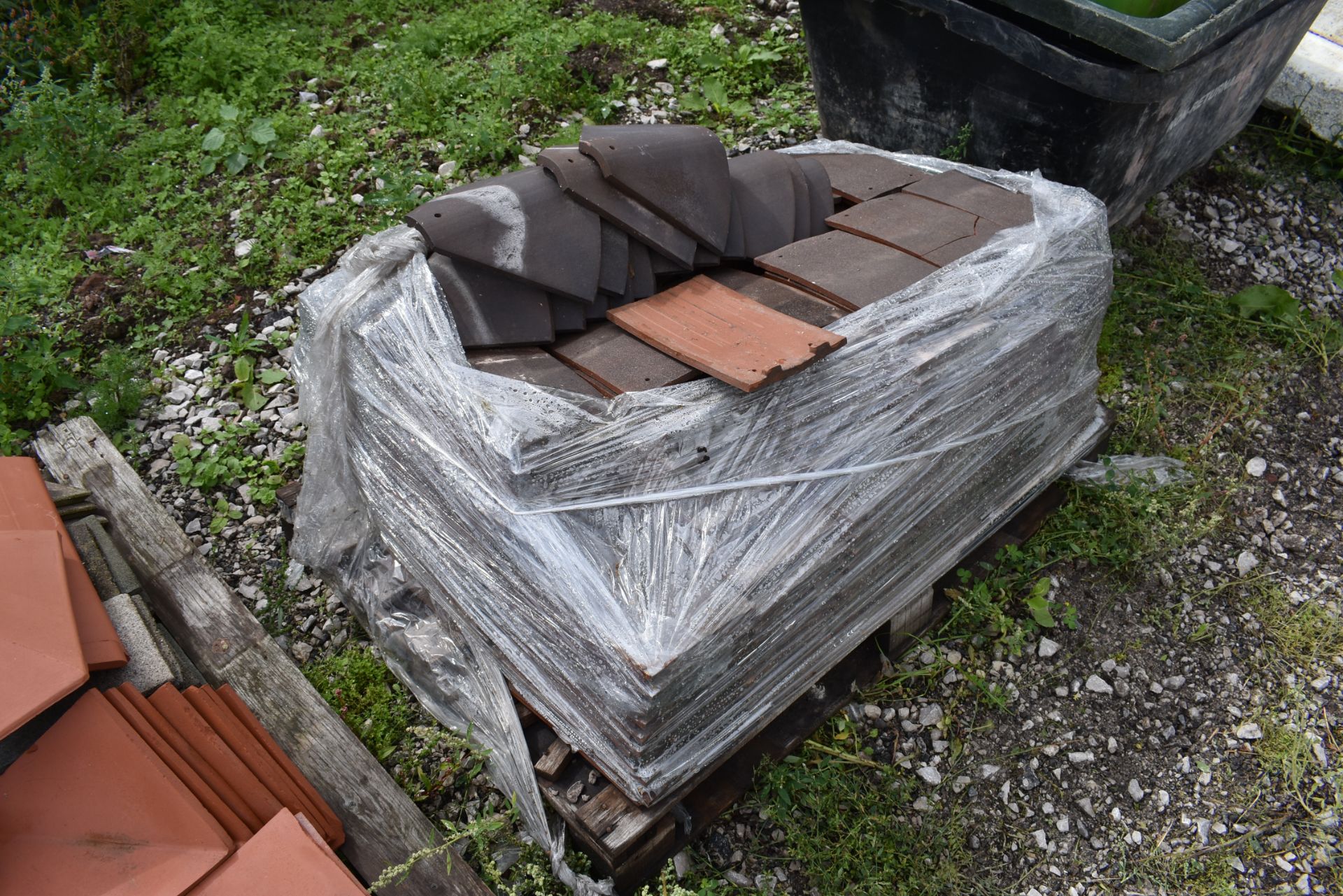 4 Pallets of Assorted Roof Tiles - Image 5 of 5