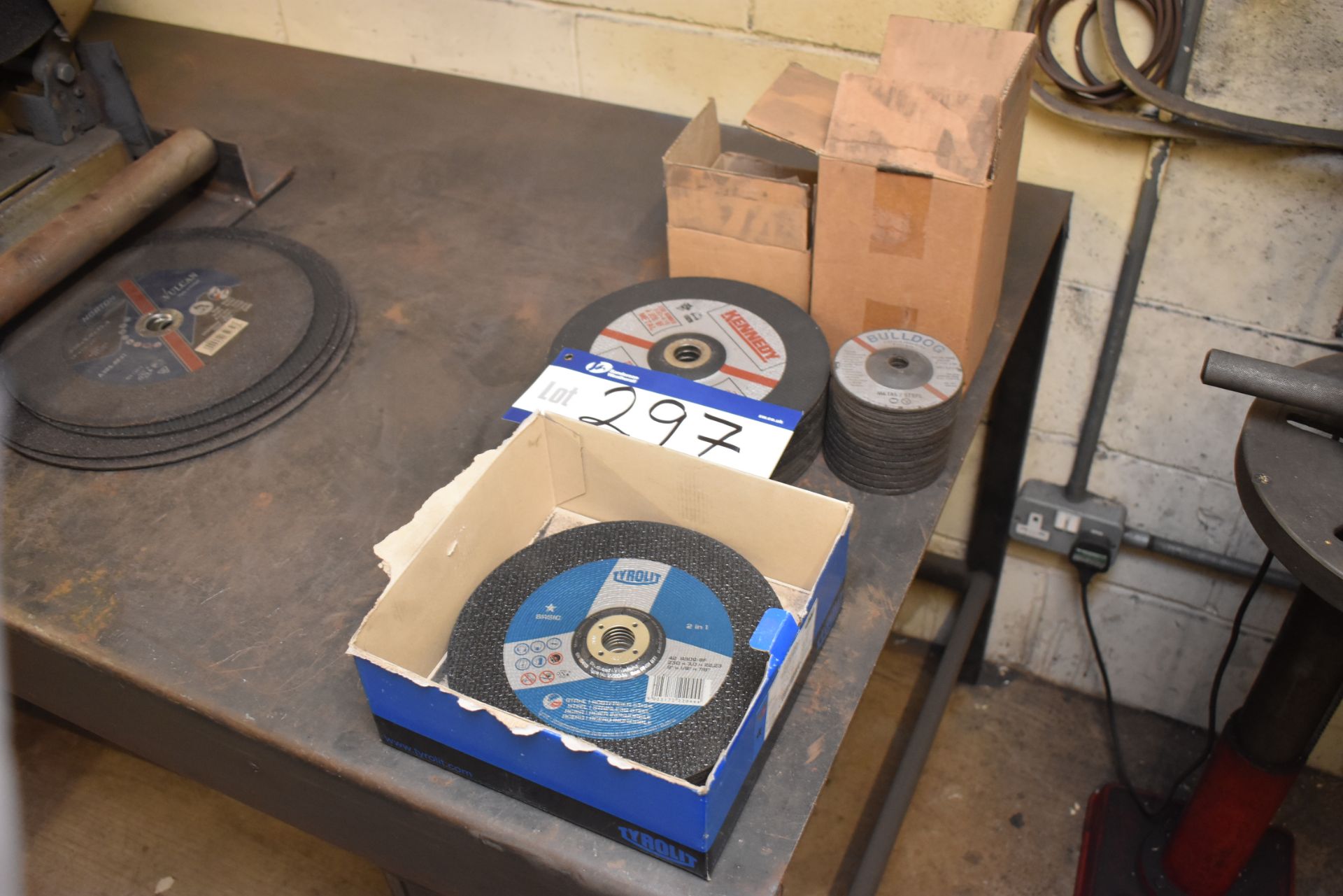 Quantity of Grinding Discs as set out