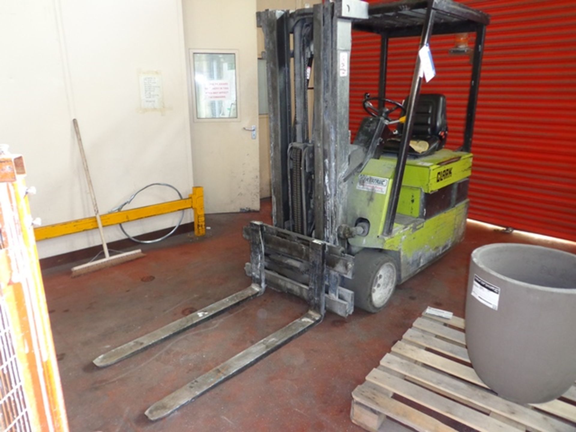 Clark – Cascade S/S Model TM20, 24v Electric Forklift Truck, 2860 hours, 2T max. cap., triple - Bild 3 aus 6