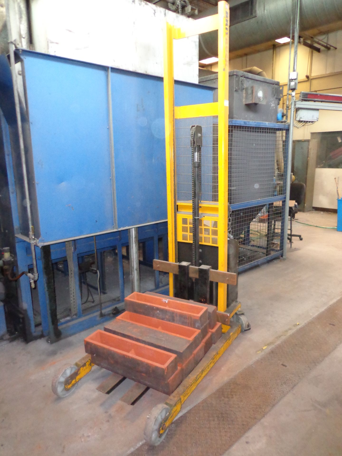 Britrock Electric Pedestrian Stacker, 700kg capacity - Bild 2 aus 2