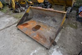Quickhitch Front Loading Bucket (Width: 2m approx., Depth: 1.17m approx., Height: 0.8m approx.)