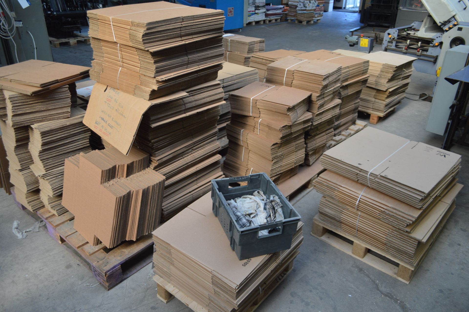 Corrugated Cardboard Boxes, on approx. nine pallets (see photographs for more information) * - Image 6 of 6