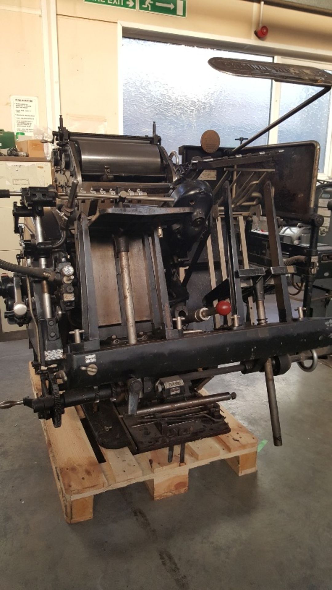 Heidelberg T PLATEN PRESS, serial no. T134513E, year of manufacture 1961, red handle model with lock - Image 2 of 3