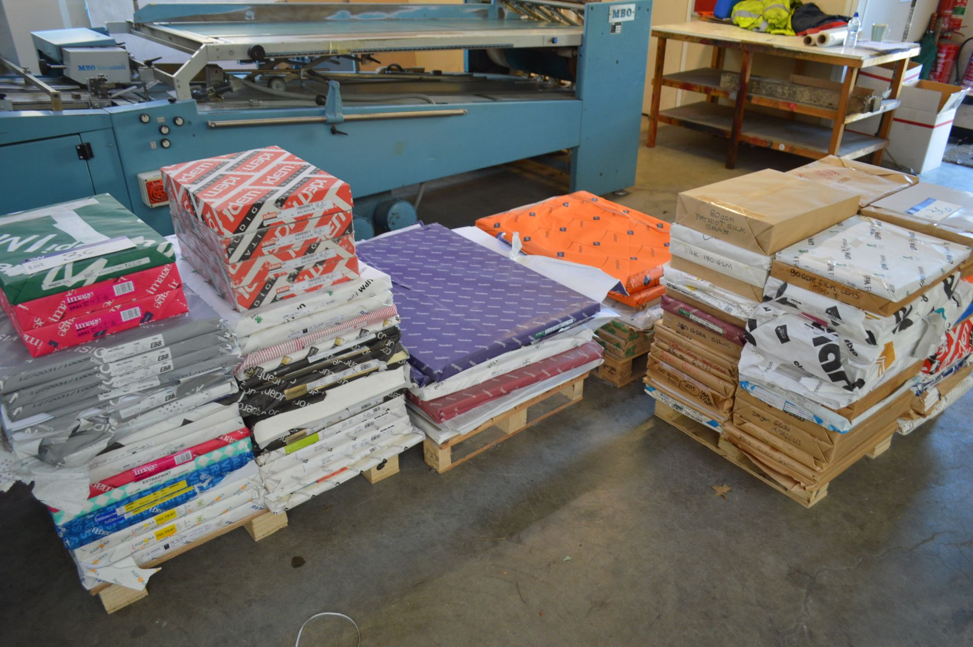 Stock of Flat Sheet Paper, understood to comprise of approx 3.5 tonnes (weight subject to - Bild 2 aus 29