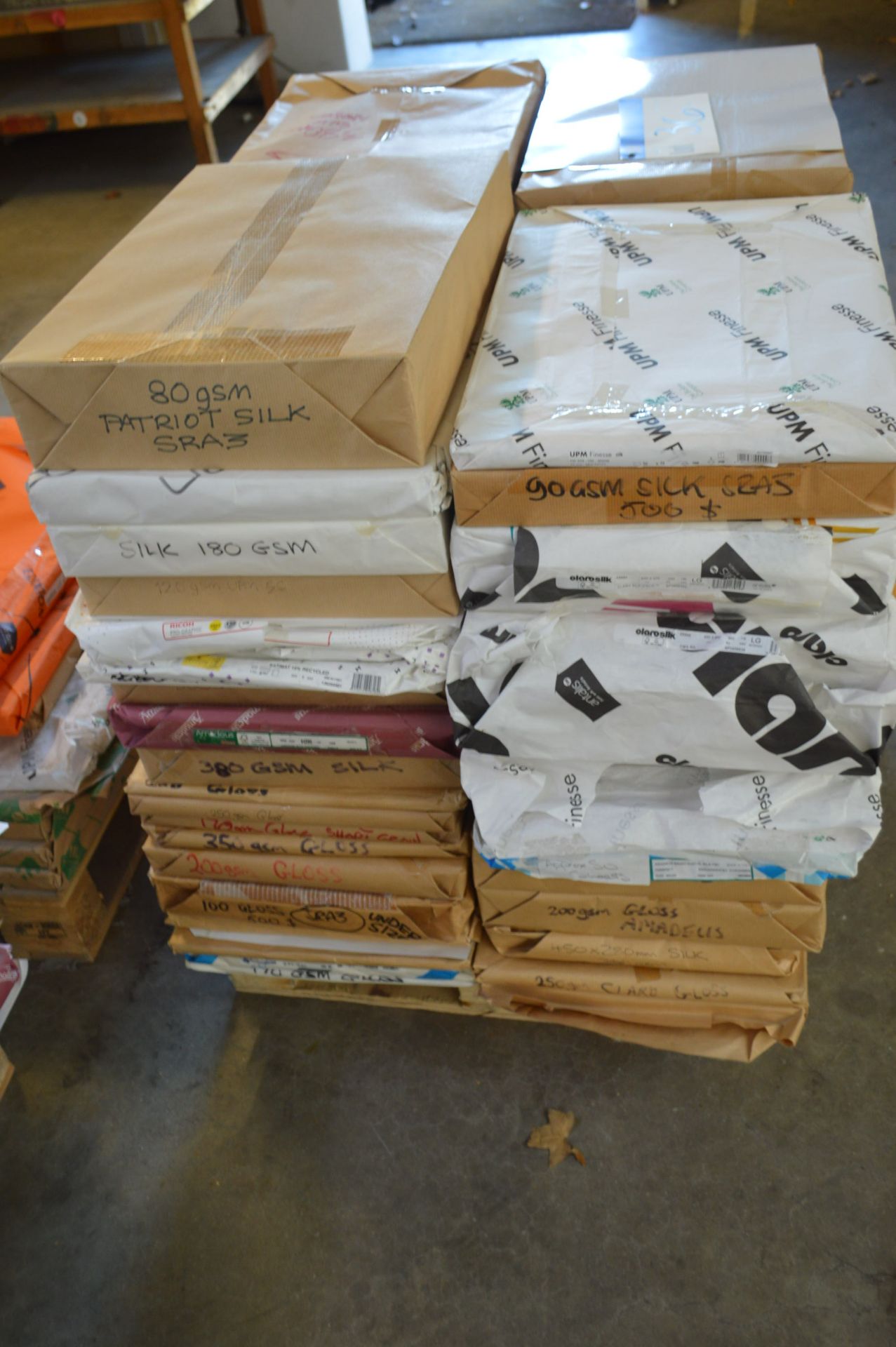 Stock of Flat Sheet Paper, understood to comprise of approx 3.5 tonnes (weight subject to - Bild 7 aus 29