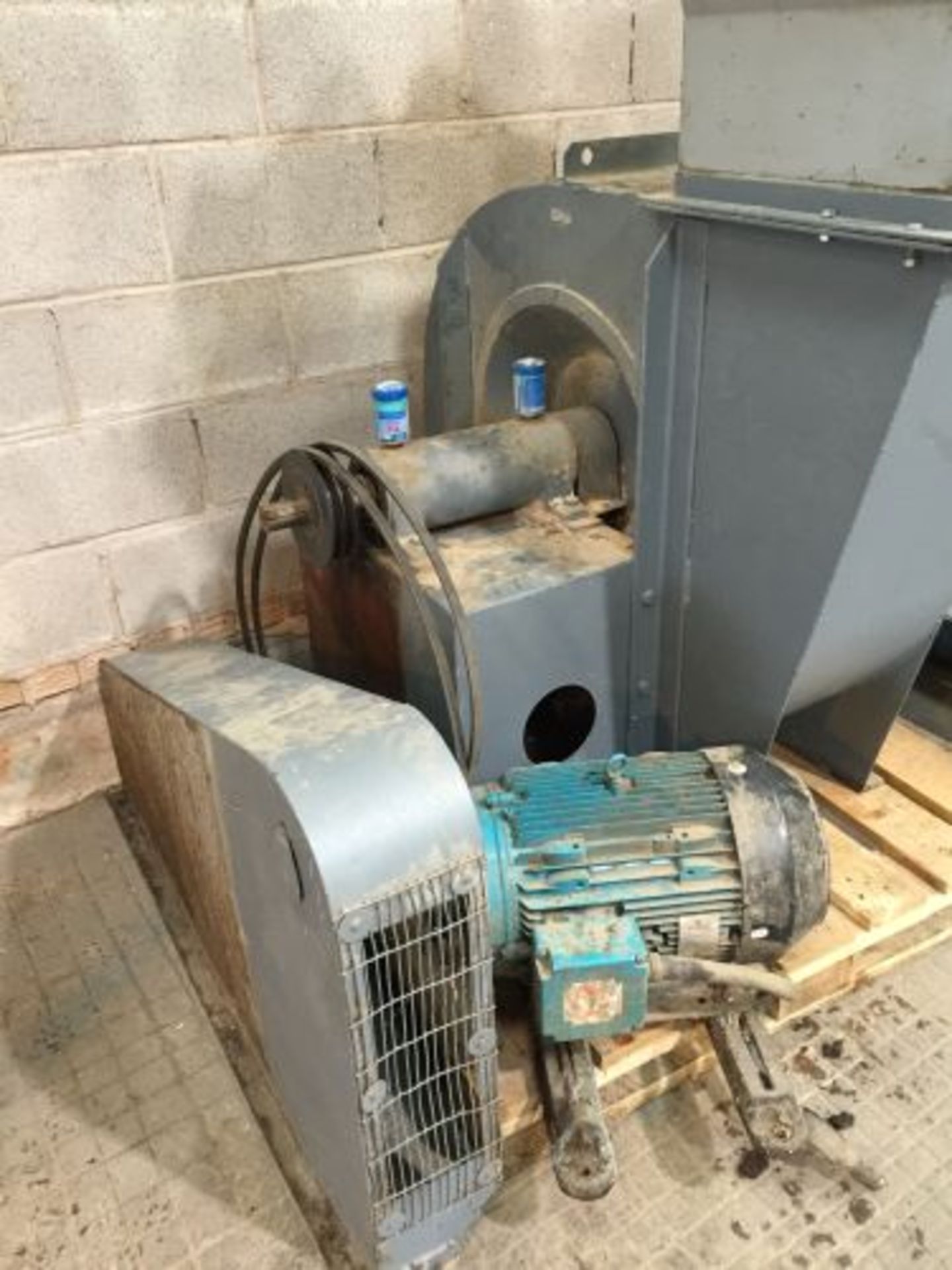 Extraction Fan, 17.3kW motor, with twin outlet - Image 3 of 3