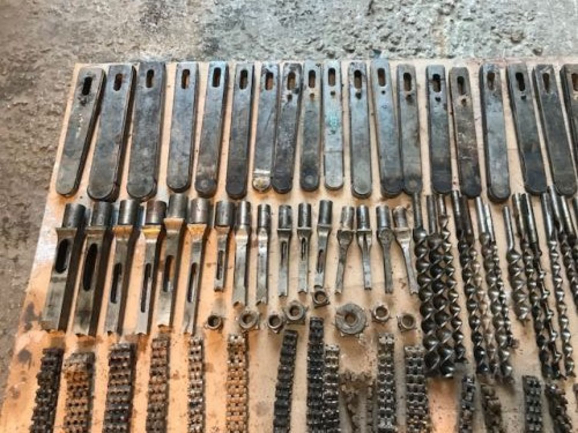 Large Quantity of Mortice Bars/Chains & Chisels - Image 2 of 5
