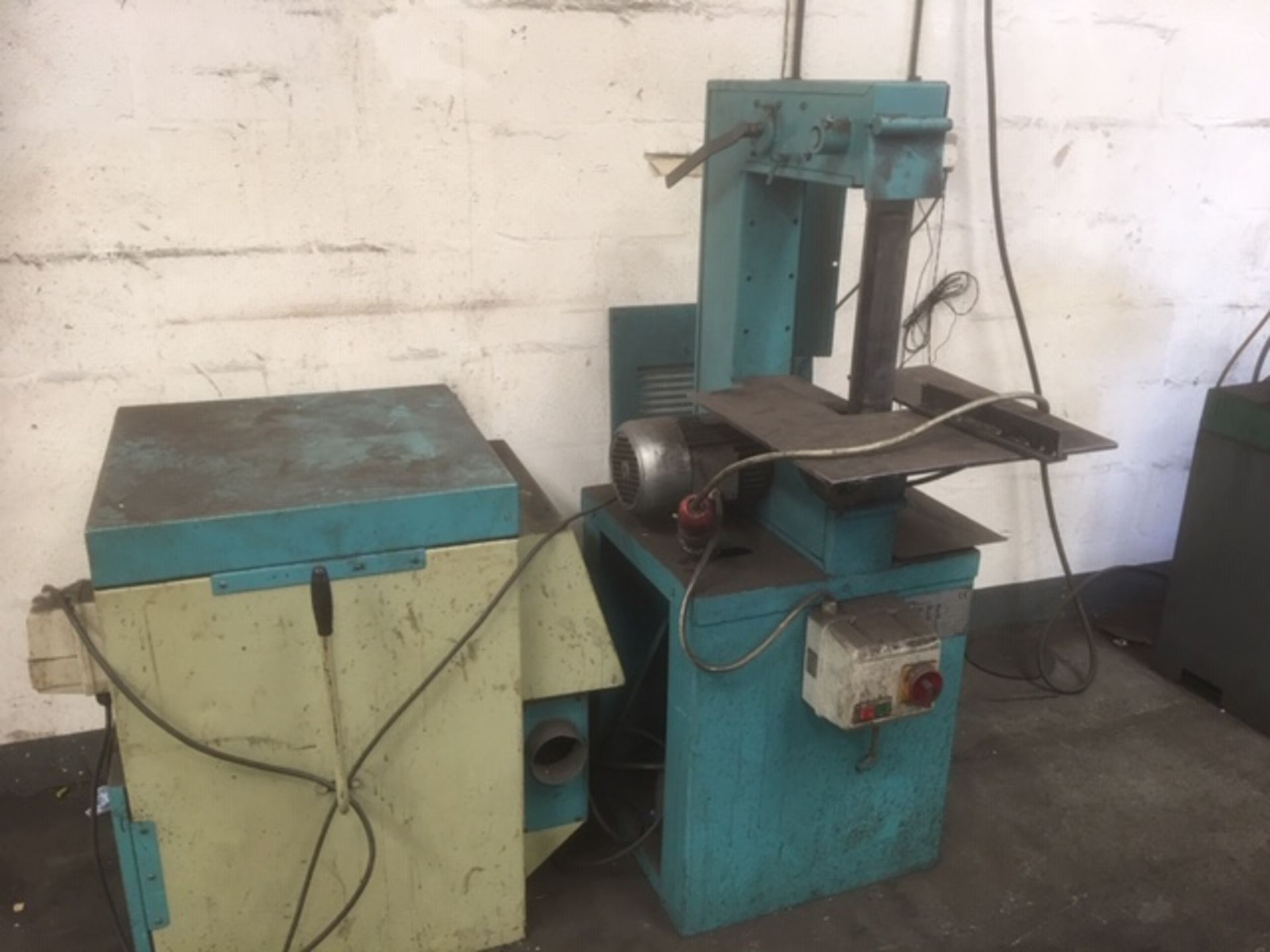 Vertical Belt Sander / Linisher, with wild dust extraction unit, approx. 40 unused belts, 50mm