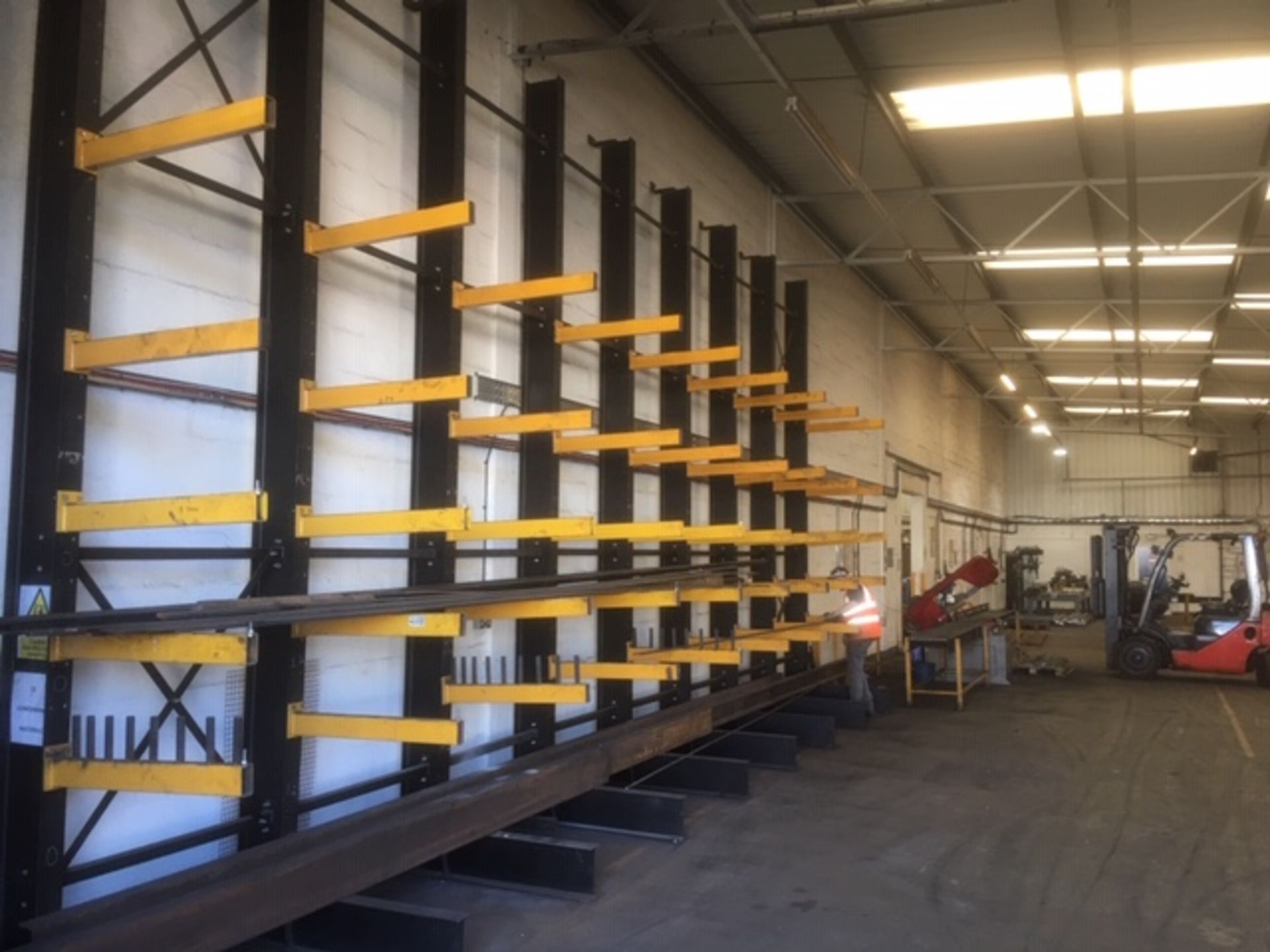 Cantilever Framed Racking, approx. 5m high, eight bays, each approx. 1m wide, 350kg capacity per arm