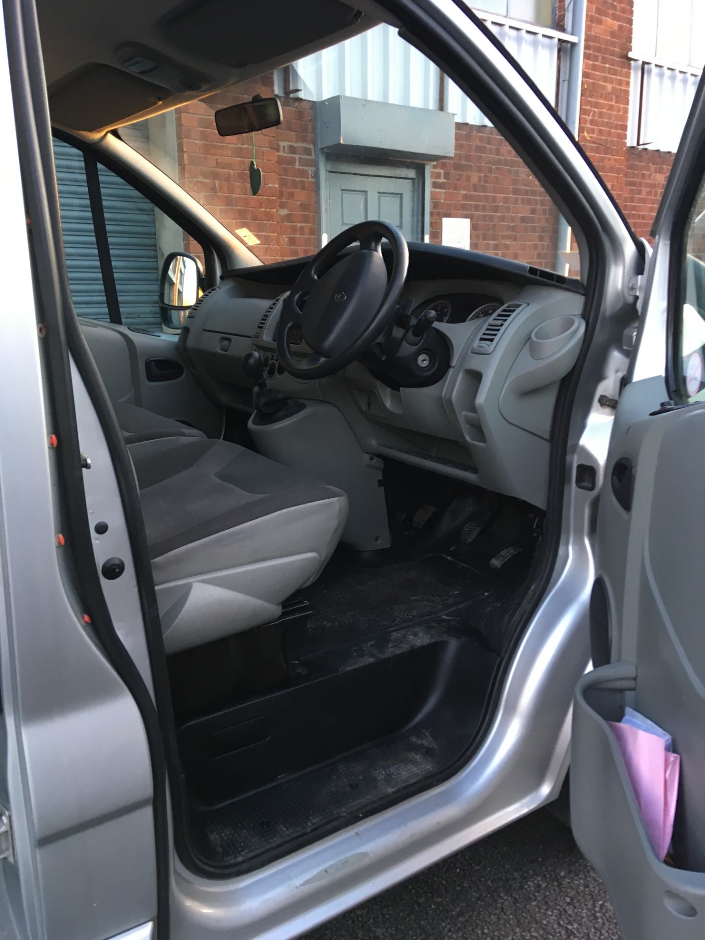 Renault Trafic SL27 Sport DCI 115 Nine Seat Diesel Minibus - Image 8 of 12