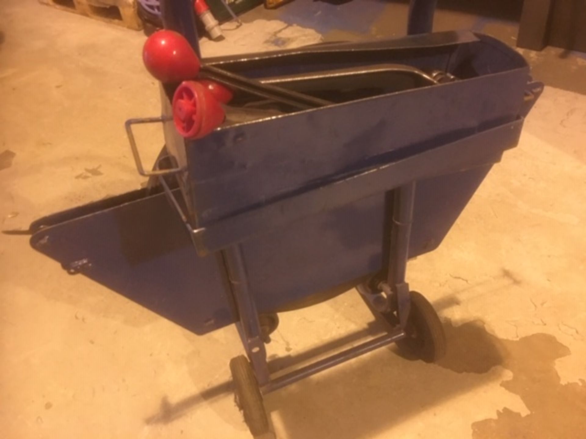 Steel Banding Kit Trolley, with new reel of strapping and 2000 clip (vendors comments - good working - Image 2 of 2