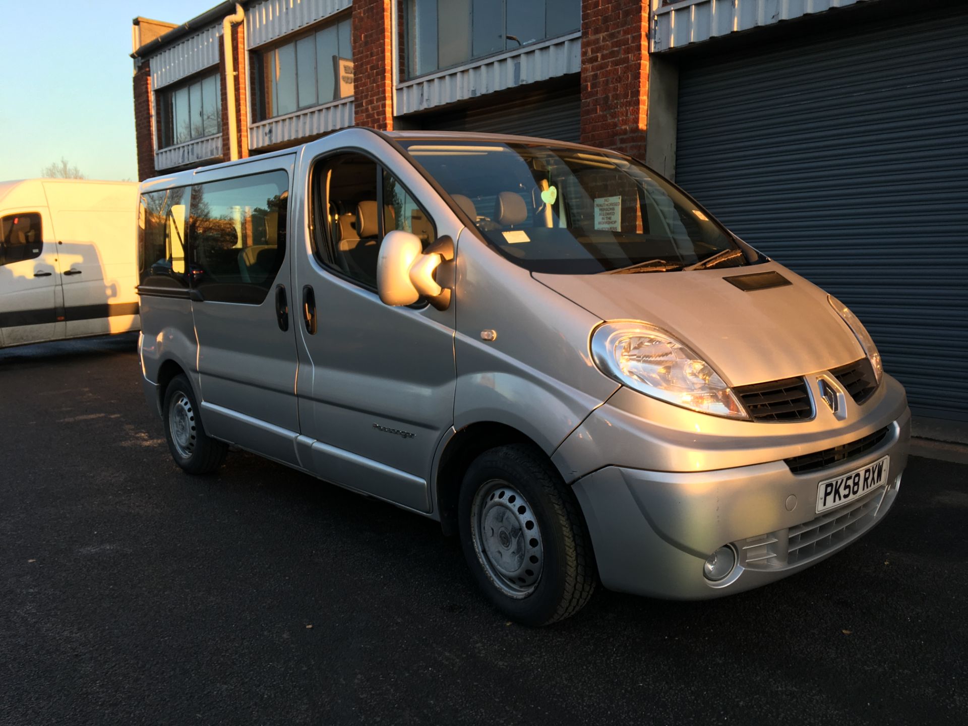 Renault Trafic SL27 Sport DCI 115 Nine Seat Diesel Minibus - Image 4 of 12