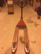 Hand Hydraulic Pallet Truck, 2200kg (vendors comments - good working condition)