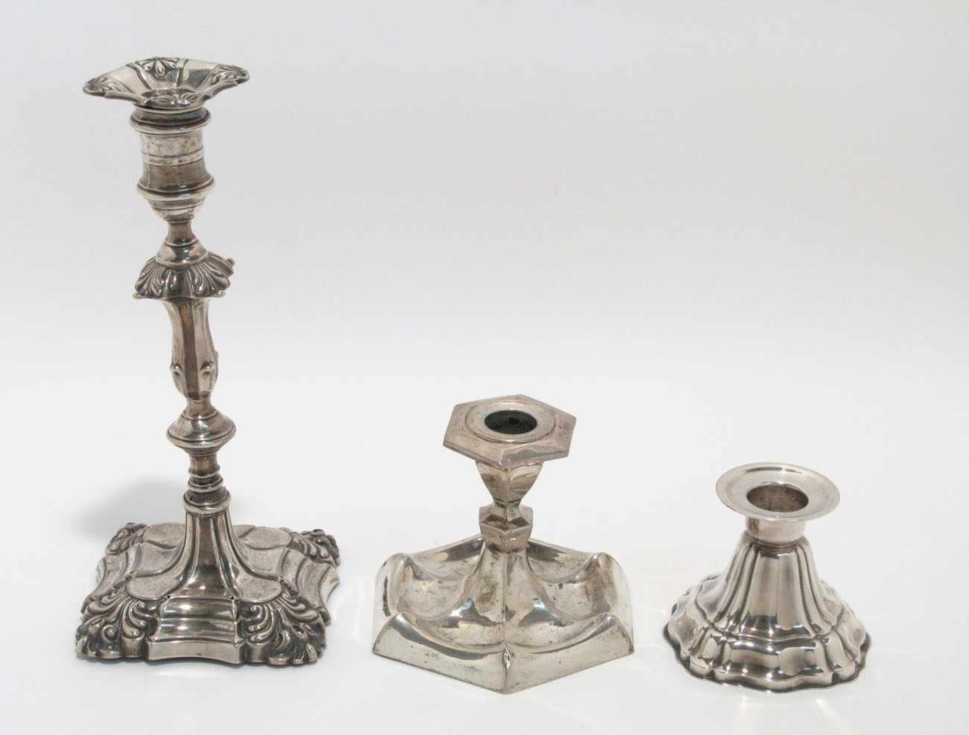 Kerzenleuchter Sheffield, 1899/1900, Hawkesworth, Eyre & Co Ltd. Silber. Vasentülle mit