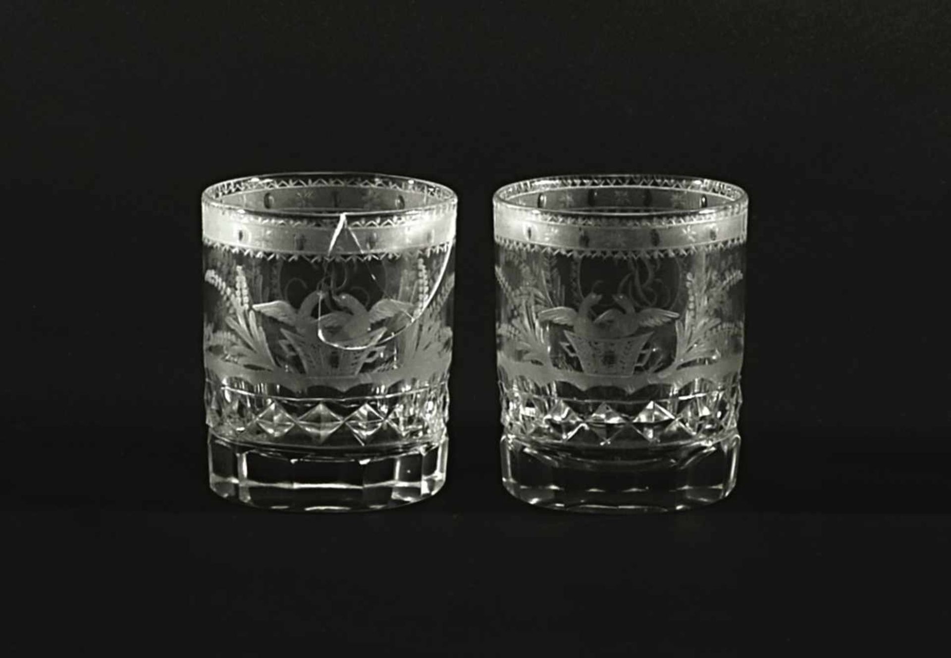 Ein Paar Becher Frankreich, 1. Viertel 19. Jh. "Charpentier"-Art. Farbloses Glas. Zylindrische