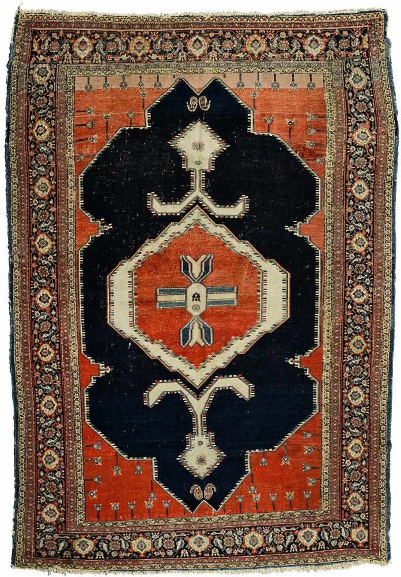 Malayer Anfang 20. Jh. Abgetreten, Gebrauchsspuren, Fransenseiten min. verkürzt. 204 x 142 cm