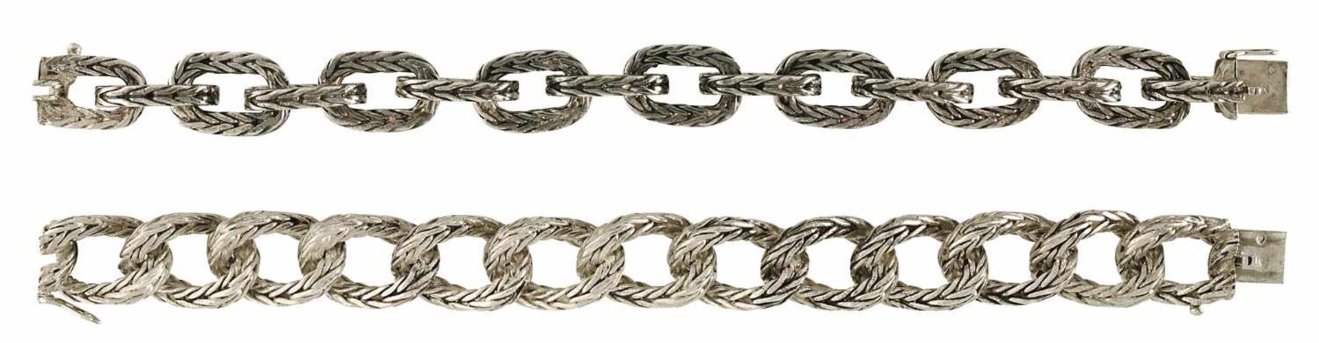 Zwei Armbänder Hermès Paris, um 1965 Silber, Marken (Französische Amtspunzen, sowie signiert).